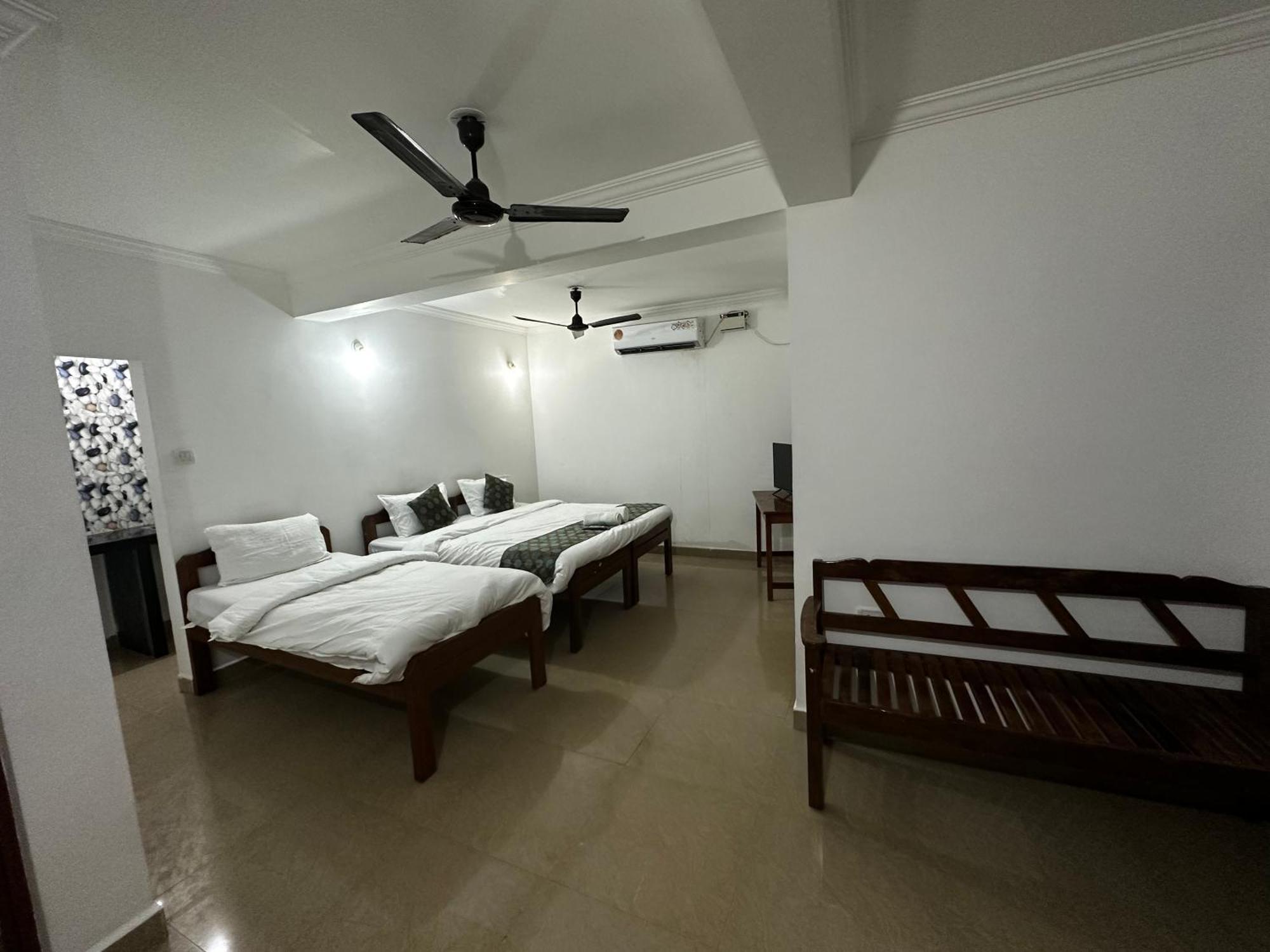 Baga Seafinity Hotel Exterior photo